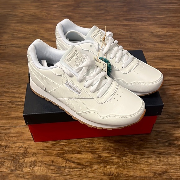 Reebok Shoes - NWT!! BRAND NEW in box Reebok white Harmon Run sneakers, size 7.